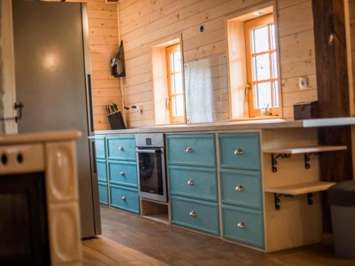 кухня, Serene Rustic Haven Holiday Home with Sauna - Two Bedroom Holiday Home with Sauna in Podsreda