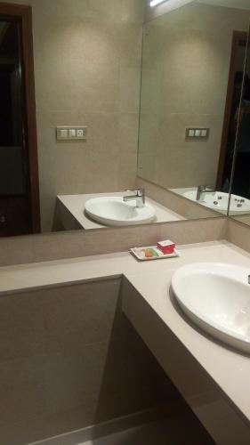 Bathroom, The Royal Orchid Hotel, Chembur in Chembur