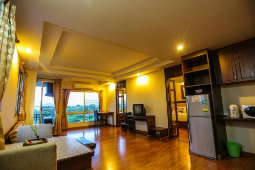 Guestroom, Madina Hotel (SHA Extra Plus) near IRPC Teachnological college