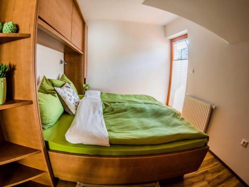 Riverside Pines Luce Apartments with Balcony - One Bedroom Apartment with Balcony in Луце