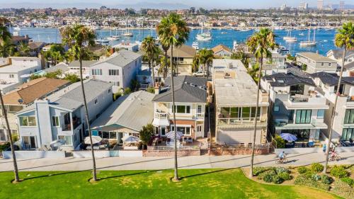 Sea Glass by AvantStay 5BR Unique Beach House on Balboa Peninsula w Patio