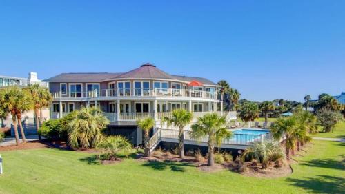 Beach Me by AvantStay Pool Views Deck in Isle of Palms, USA