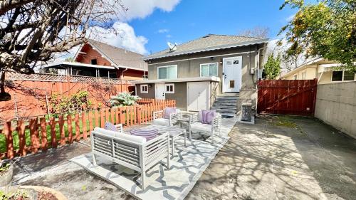 Modern 2 BR, Unwind in a Prime Location, with Parking