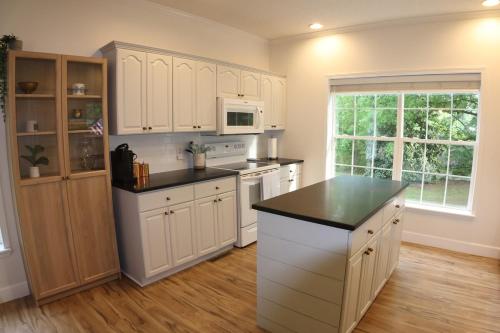 Konyha, The Gentry Hideaway, A Private Mayberry Retreat in Mt. Airy (NC)