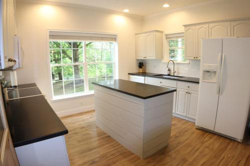 Konyha, The Gentry Hideaway, A Private Mayberry Retreat in Mt. Airy (NC)