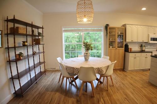 Konyha, The Gentry Hideaway, A Private Mayberry Retreat in Mt. Airy (NC)