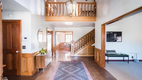 Facilities, Cathedral by AvantStay Charming Secluded Estate w Sauna Pool Table Views of the Rolling Hills in Charolais