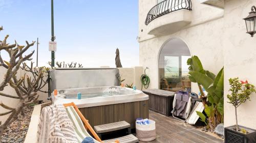 Shoreline by AvantStay Spectacular Beachfront Home w Fire Pit Spa Pool Table in San Diego, USA