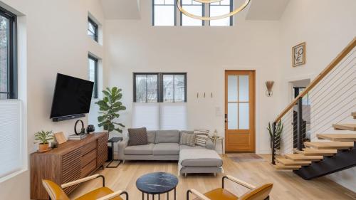 Casa Grada by AvantStay Loft-Style Group Retreat in Asheville, USA