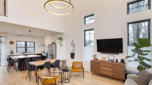 Casa Grada by AvantStay Loft-Style Group Retreat in Asheville, USA