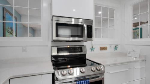 設施, Shem Creek Retreat by AvantStay 10 Mins to Downtown Charleston Yard Patio in 芒特普萊森特