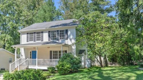 Best of the Blue Ridge by AvantStay A Location in Royal Pines, USA