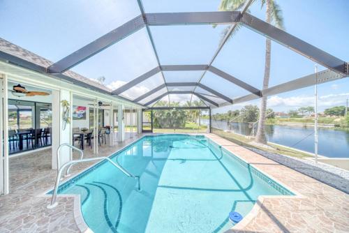 Paradise in Cape w Heated Pool and Gulf Access