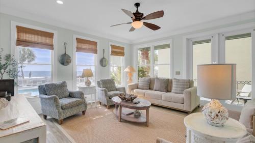 109 Grand Pavilion by AvantStay Beachfront Views in Isle of Palms, USA