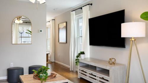Silver Maple by AvantStay Modern Stylish Haven in Asheville, USA