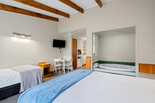 Cottage Mews Motel - image 4