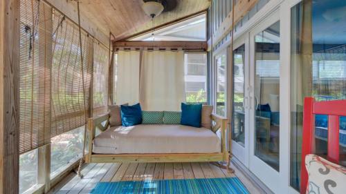 29 24th Avenue by AvantStay Easy Beach Access in Isle of Palms, USA