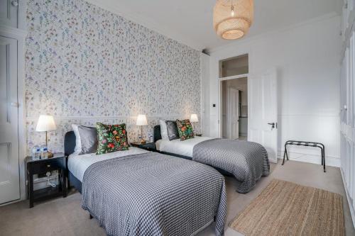 Buckingham Palace 4br Family Stay & Cathedral View, London (photo 3)