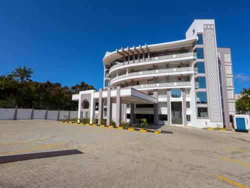 Rodyti, Baobab Waves in Mombasa