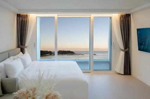 Hotellet från utsidan, Surf Resort Jukdo Alive in Yangyang