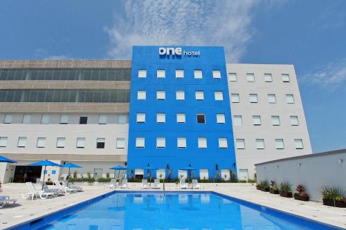Swimming pool, One Puerto Vallarta Aeropuerto in Puerto Vallarta