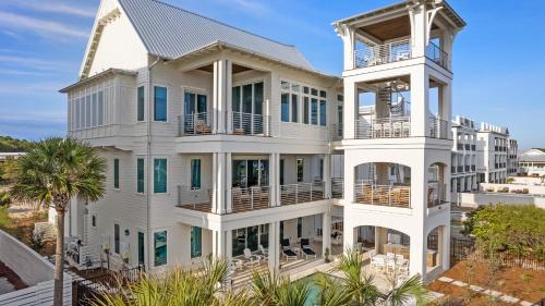 30A Beach Getaway by AvantStay Gulf Views Pool Golf Cart Bonfires in Santa Rosa Beach, USA