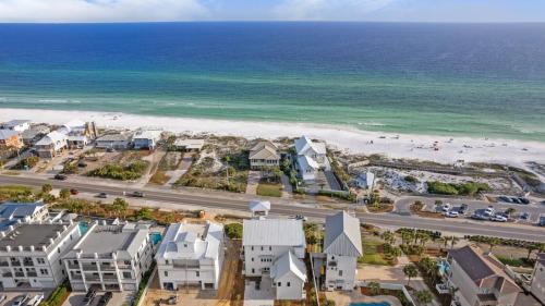 30A Beach Getaway by AvantStay Gulf Views Pool Golf Cart Bonfires in Santa Rosa Beach, USA