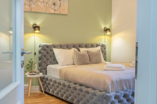 HOMELY I Central 48m2 APT I ELEVATOR I Self Check-In, Praha