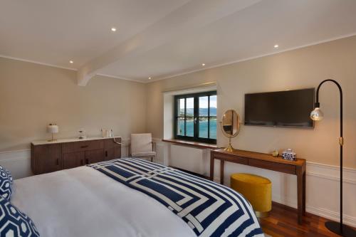 Deluxe Suite with Sea View