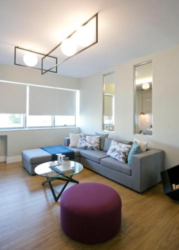 One-Bedroom Superior Suite image 10