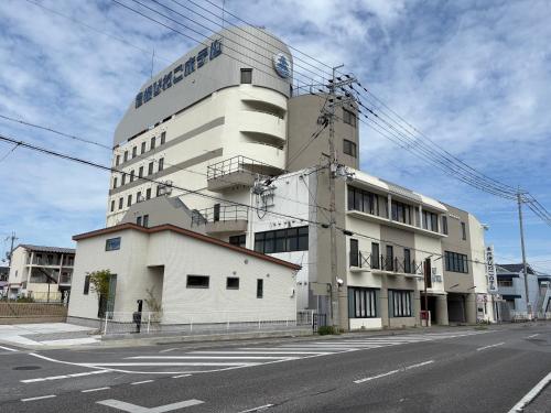 彦根びわこホテル裏のマンション 一室貸し切り50台無料駐車場付き台所あり自転車貸出可 BbQ可 ペット同伴可