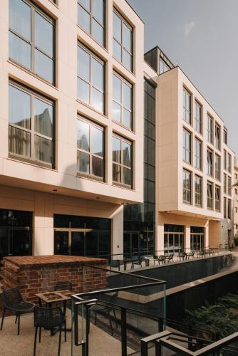 المنظر الخارجي, The Cyrus Hotel in روكلو