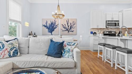 Emerald Paradise by AvantStay Rooftop Patio 2 blocks to Beach in Santa Rosa Beach, USA