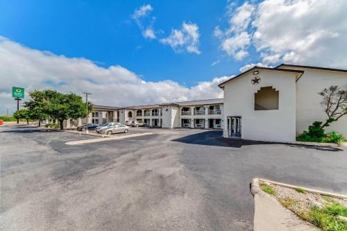 Motel 6-Junction TX - image 13