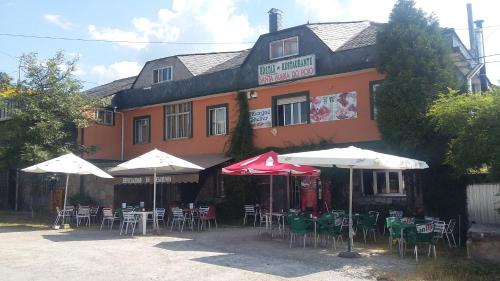  Hostal Santa Maria Do Poio, Pension in Padornelo