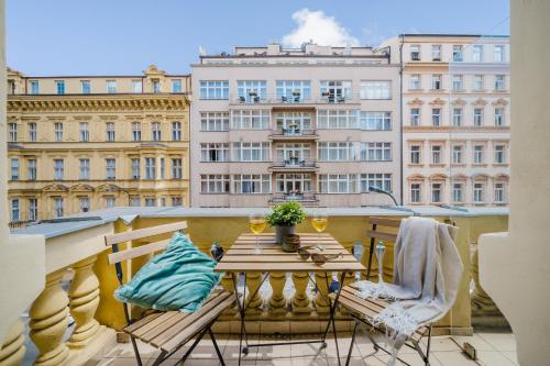 Prague Days - Sunlit Studio near National Museum - image 5