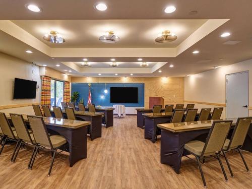 Clarion Hotel Concord Walnut Creek - image 11