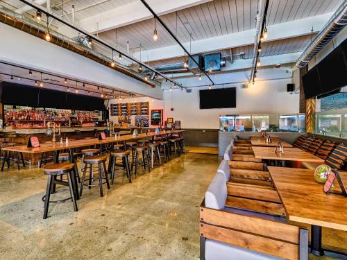 อาหารและเครื่องดื่ม, Clarion Hotel Concord/Walnut Creek in คอนคอร์ด (CA)