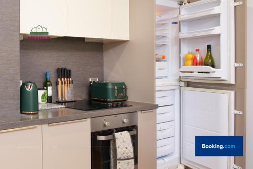 Premium Deals on Modern 2 -Bed 2-Bath Central City for Movers & Pros by Hedgerow l Embrace comfort and ease with our inviting 2 bedroom apartment l Attractions like Science and Industry Museum, Manchester Museum & Manchester Art Gallery, Манчестер (фото 10)