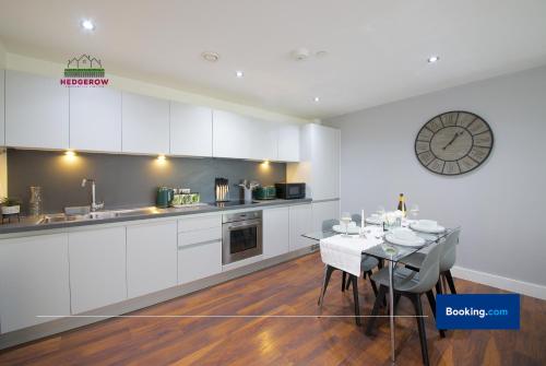 Last-Minute Offer l Exclusive Deal on 2-Bed, 2-Bath for 4! l Manchester City Loft by Hedgerow, Manchester (photo 4)