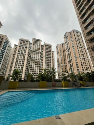 Hawaii Theme Ortigas MRT Ayala 30th Megamall Podium Free Netflix Fast Internet Pool