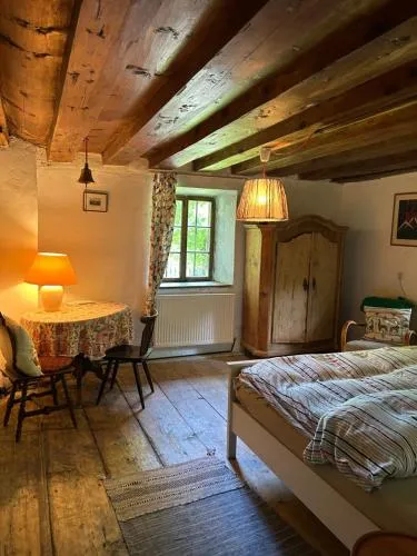 1690 Heritage Farmhouse-barn in Kuchl, Österreich