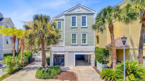 56 Grand Pavilion by AvantStay Oceanfront Deck Views Community Pool, Isle of Palms