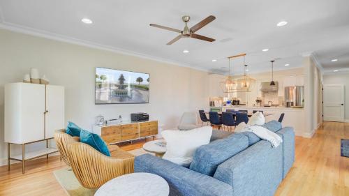 56 Grand Pavilion by AvantStay Oceanfront Deck Views Community Pool in Isle of Palms, USA
