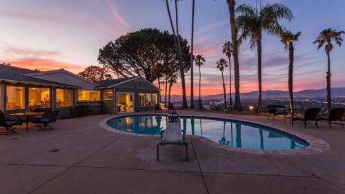 Oak Hills by AvantStay Panoramic View Pool Spa in Los Angeles, USA