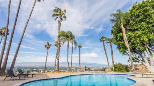 Oak Hills by AvantStay Panoramic View Pool Spa in Los Angeles, USA