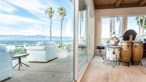 Oak Hills by AvantStay Panoramic View Pool Spa in Los Angeles, USA