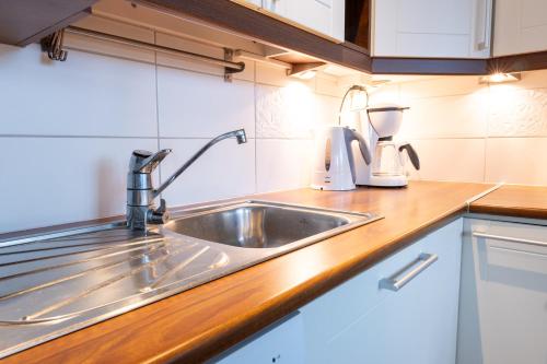 Cozy City Apartment with Private Sauna and Parking in Ahkiomaa