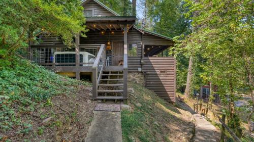Riverwood by AvantStay Gatlinburg Cabin w River Views