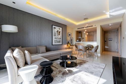 TRPS - Paramount Tower D, Business Bay - Premium 1BR Furnished, High Floor, Ready Move In, Dubaj